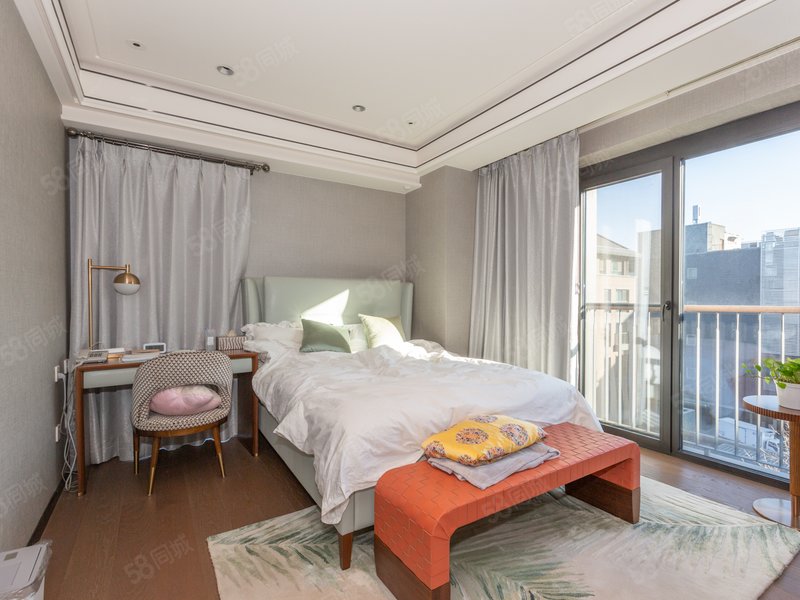 万柳书院 高层大平层 少有东南北三面采光 同看缦合小区