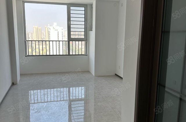 房东直卖板楼 购物方便 精装好房 价格美丽