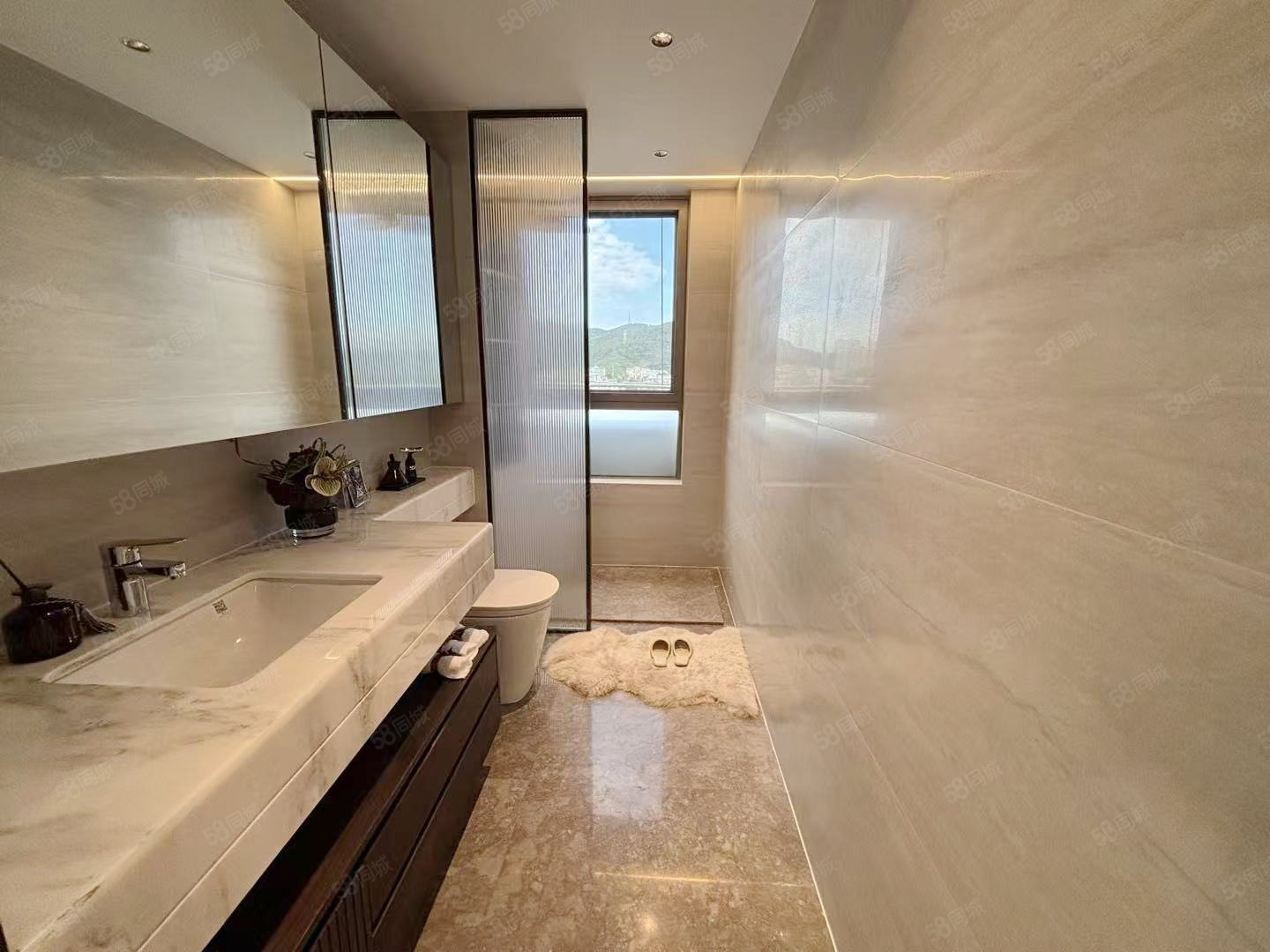 国瑞麓林府4室2厅3卫143㎡南北104万