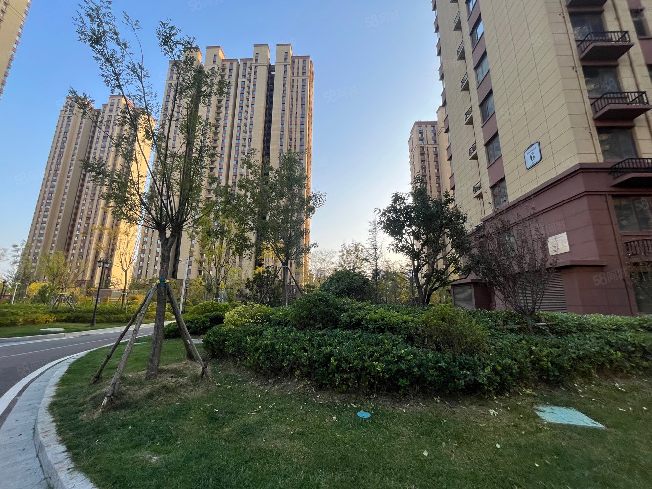 鲁商富景花园2室2厅1卫93㎡南北64万