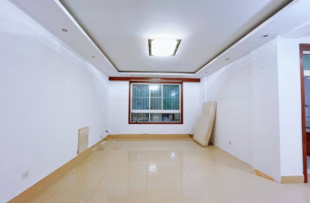 东昌湖边   名人苑二期   电梯多层  双卫  一楼