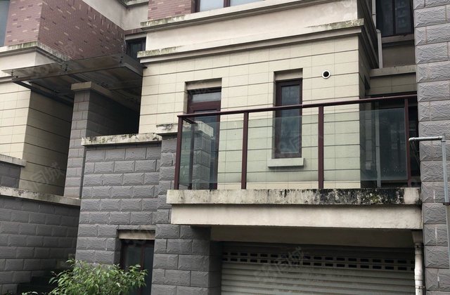 龙城福第毛坯连排别墅,火热出售,花园赠送75平,南北入户