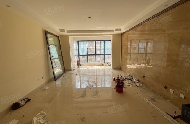 御润财富城4室2厅141㎡95万二手房图片