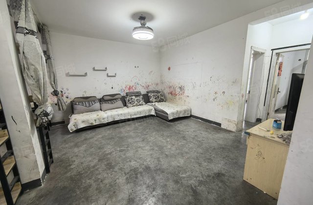 （一楼带院~送车位）莲湖花园 可任意装修 五中 万达广场邻