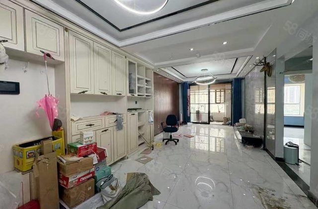 急售，送车位储藏室，精装修，小区中央位置，阿卡迪亚六期，