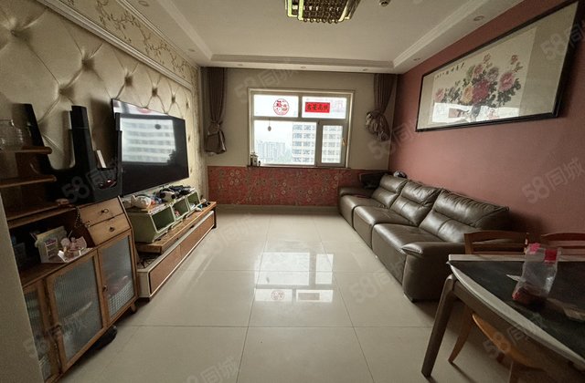 电梯中层满二有储物间！电梯中层妇幼对过！城市之尊绿城月亮湾