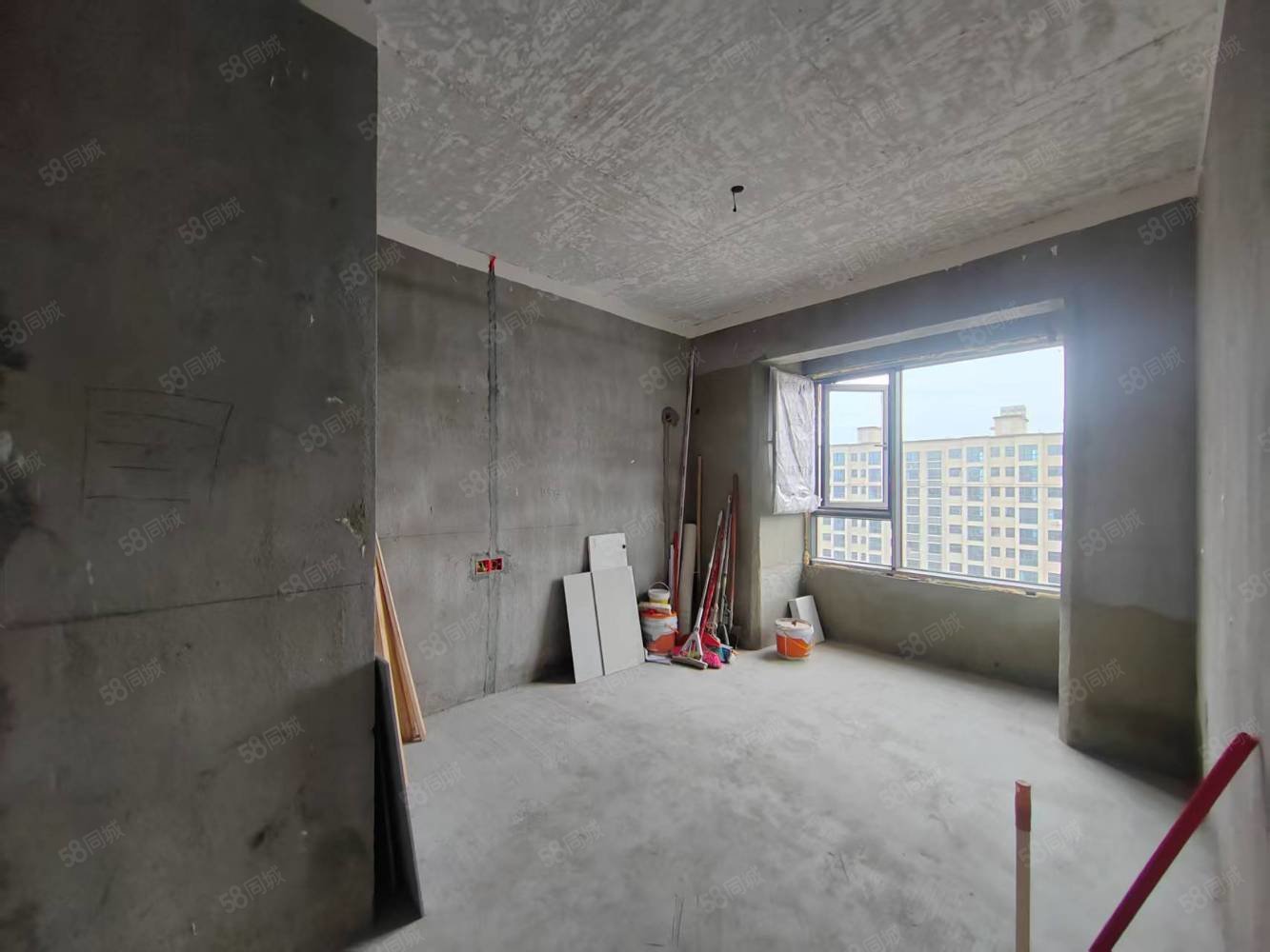 高安润达国际城3室2厅2卫115㎡南北75万