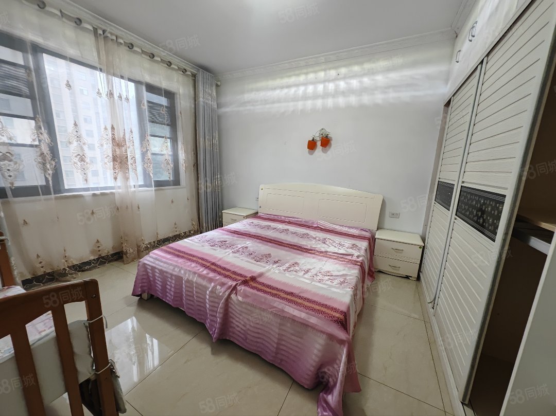 大洋五洲3室2厅2卫112㎡南北63.9万