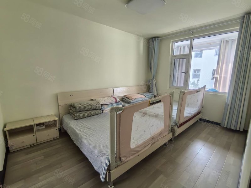 怡璟苑6室2厅4卫260㎡南北268万