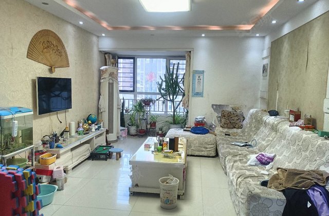 急售万达附近电梯房 正三室 免大税 送储藏室