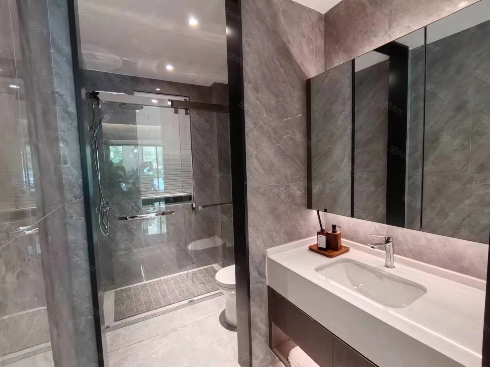 名邦鲲鹏御府4室2厅2卫126㎡南北62.8万