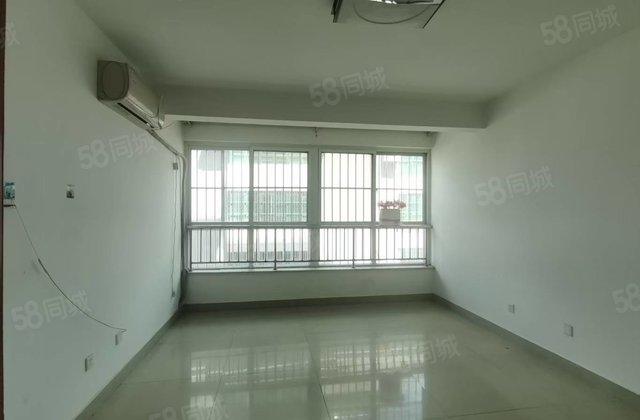 阳光      颐馨园二期东边户带车位免大税月亮湾D区附近