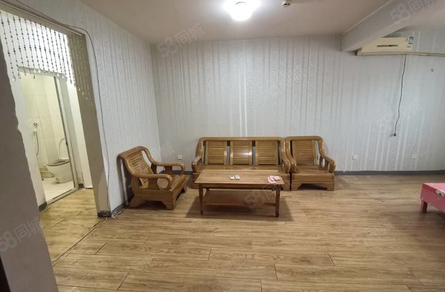 房东急售香江站北花园北门孝心一楼三室随时看房有钥匙带储藏室