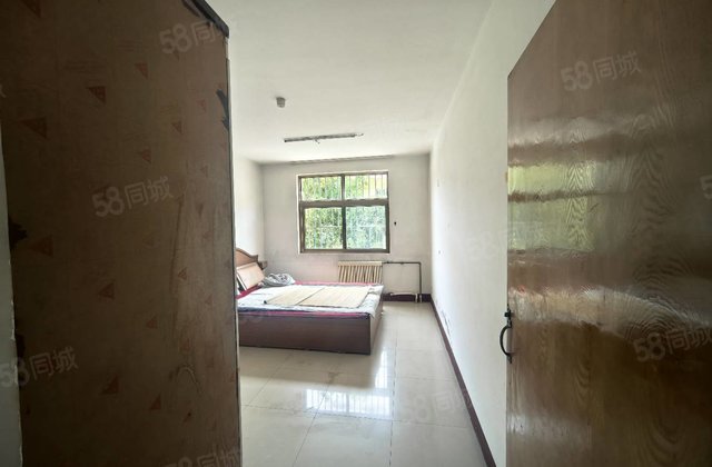 房东急售 单价5000多 中央帝景南 萃苑小区一楼随时看房