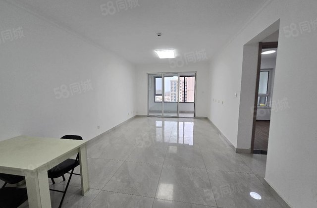 开发区东昌东 现代御园 新房未住 双阳台  免大税 送车位