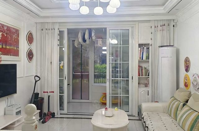 5室3厅  精装修 民生凤凰城2号院 朝南 一楼带院带下