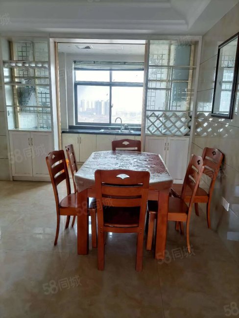 共和名城6室4厅4卫126㎡南80万