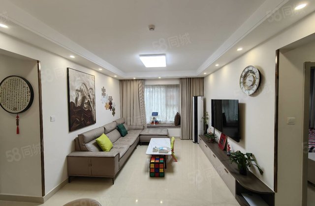 东关国际，文轩总部。三室双卫边户。送储。婚房精装。随时看房。