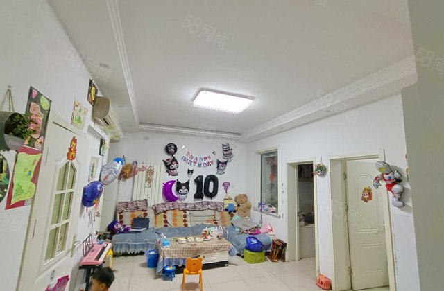 紧邻七中,精装修,使用成本低,小区停车方便!