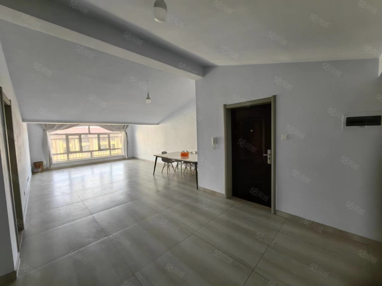 东方国际3室2厅1卫121㎡南北51.5万