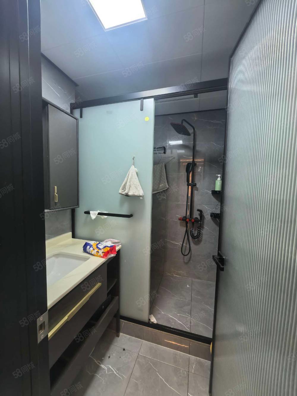 港中旅公元6室2厅3卫180㎡南北199万