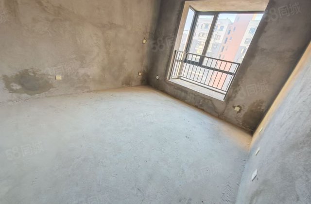 书香华府4室2厅135㎡42.8万二手房图片