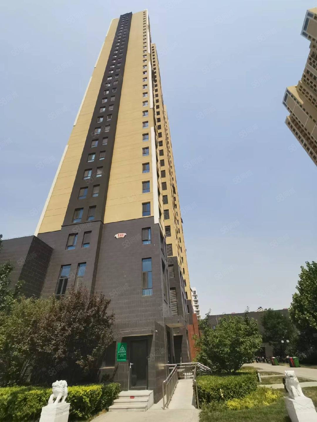 华中国宅华府(东院)3室2厅2卫117.45㎡南北161万