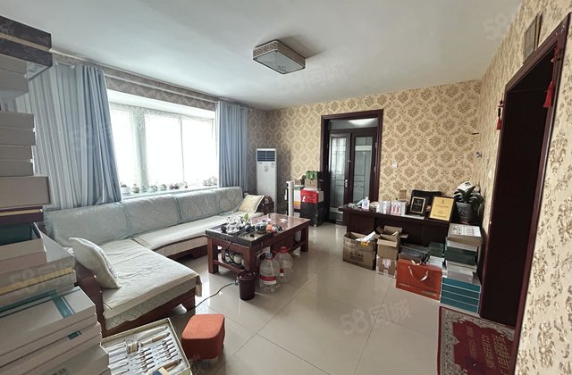 是中心，金鼎旁，三室两厅两卫，带车位免大税