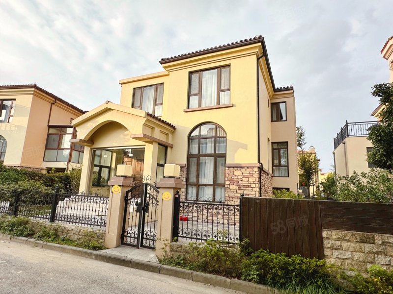 中大易墅错层独栋252平户型纯毛坯邻河位置低于市场