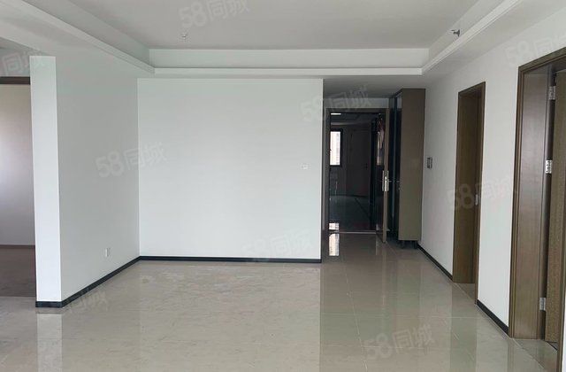 龙光天瀛4室1厅135.1㎡374万二手房图片