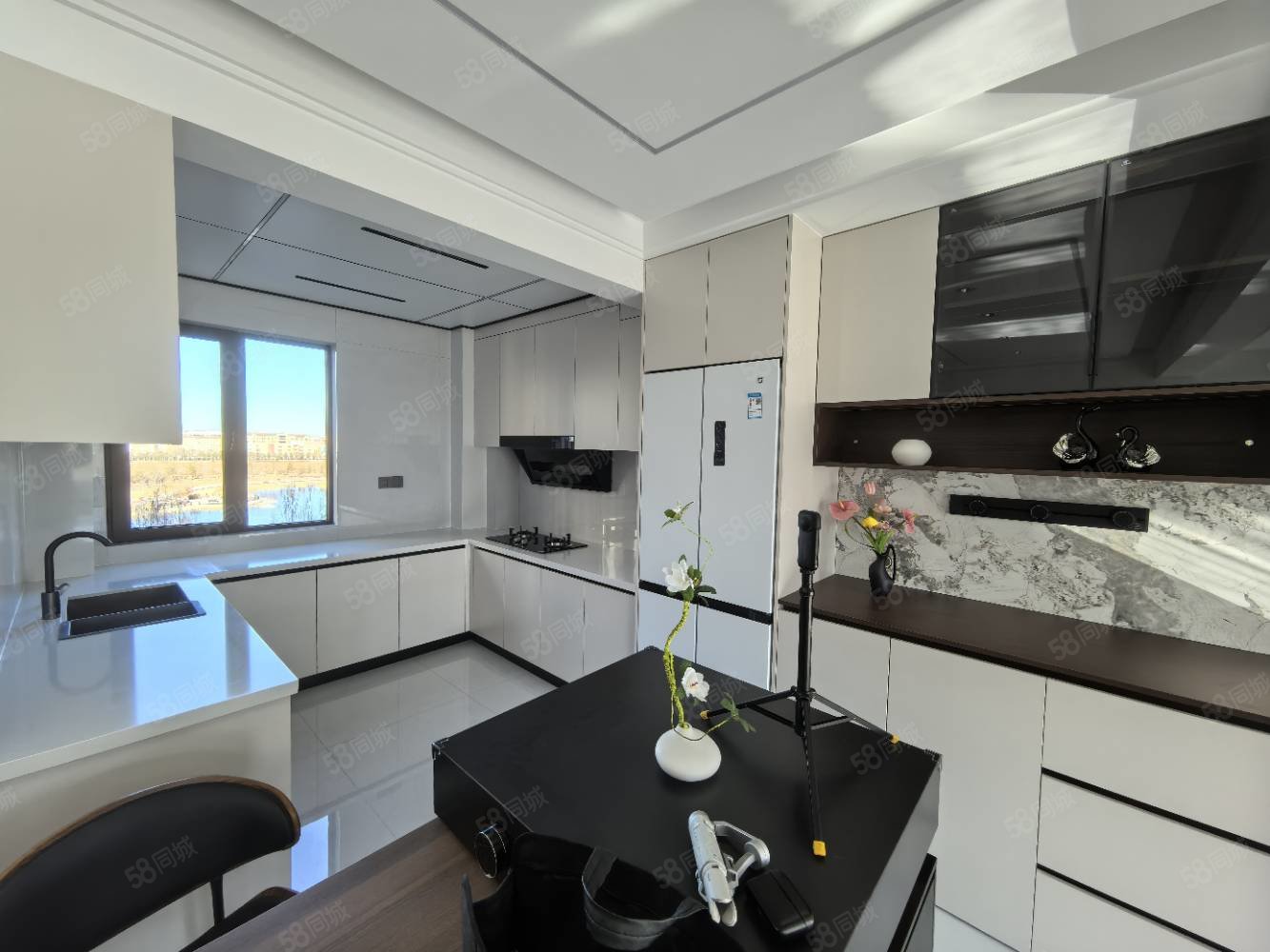 绿地斐勒公馆3室2厅2卫147㎡南北108万