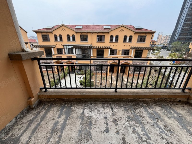 香醍水岸联排前后花园带地下室