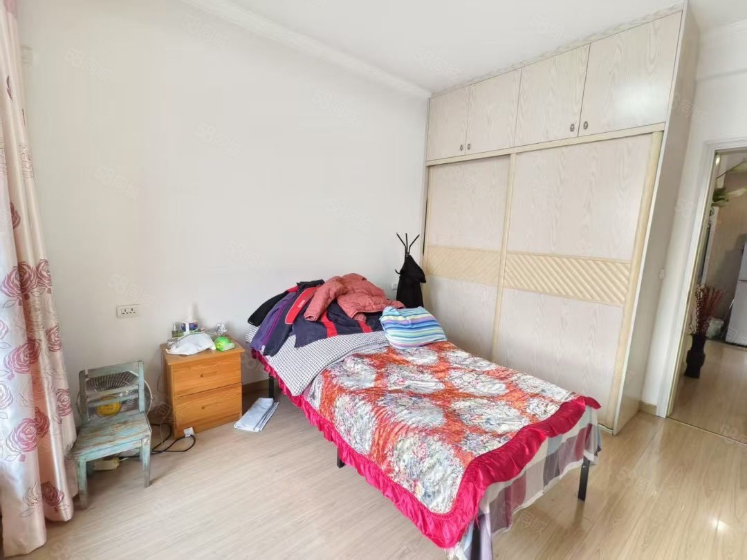 观岳广场2室2厅1卫76㎡南北41.6万