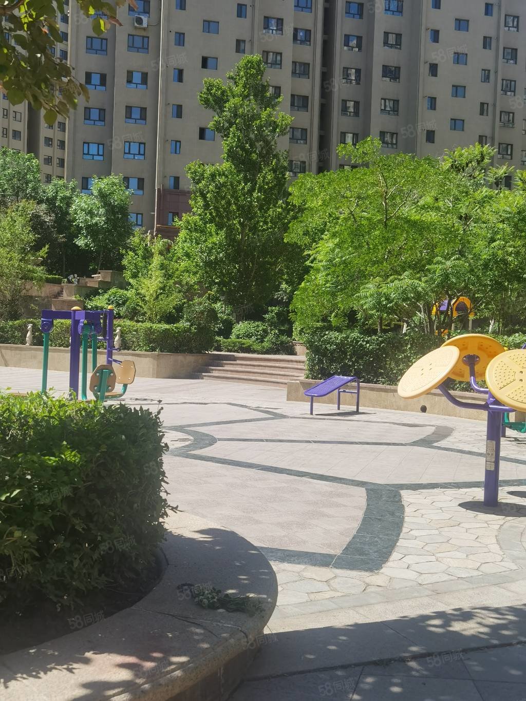 诚意出售经开区天麓花园精装修没住过三室二厅拎包入住