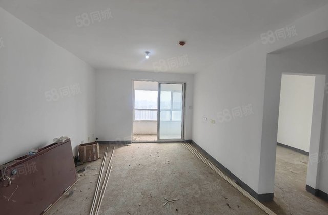 阿尔卡迪亚六期，自由装修。全市   的一套。随时看房。着急出