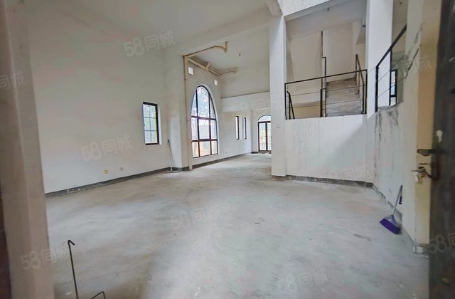 半山卫城4室3厅222.34㎡390万二手房图片