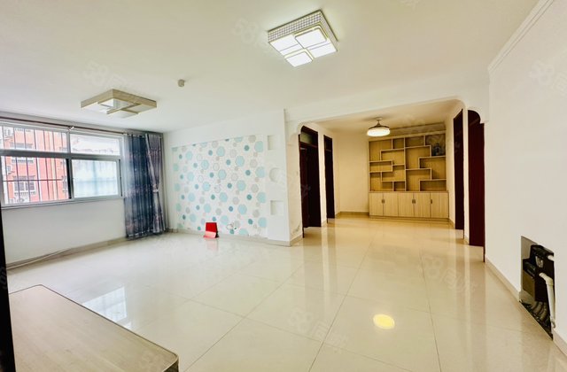 三千多带车库 香江北边三室朝阳 南北通透 少年军校 水岸新城