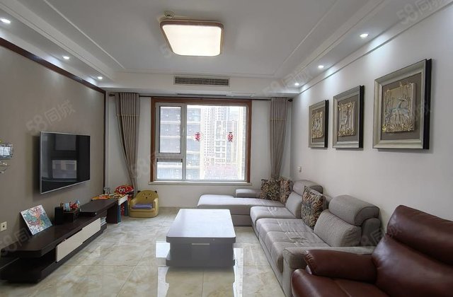 新出昌润莲城7楼，精装三室两厅两卫，带车储，随时看房。