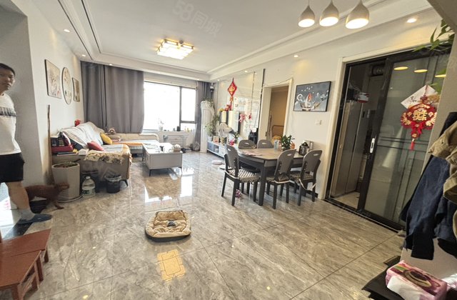 一梯一户，带车位带储藏室精装修全明户型南北通透好楼层观景房