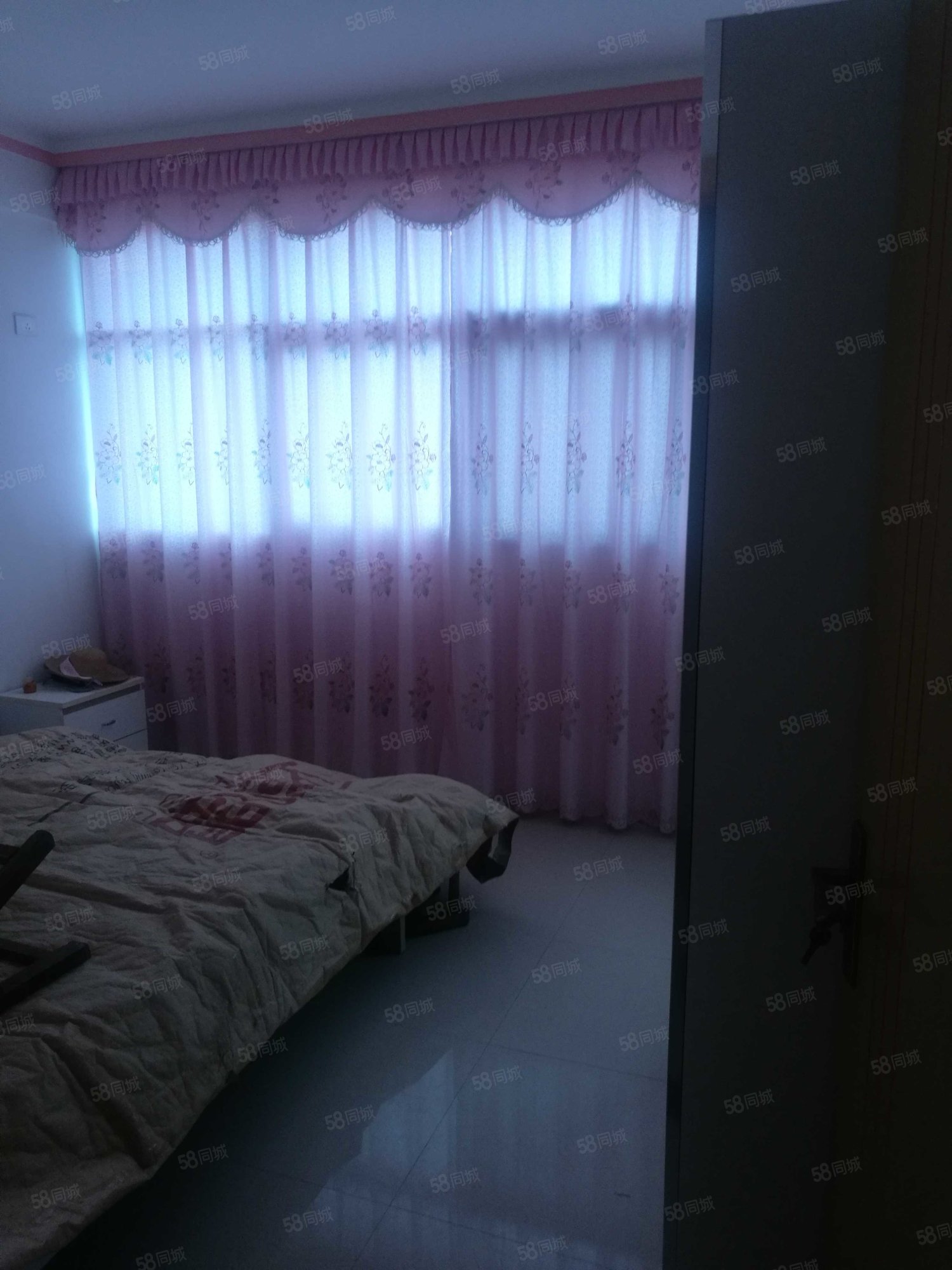 黄家湾路199号小区4室2厅3卫159.66㎡南30万