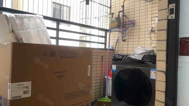 美林宏景新城3室2厅2卫120㎡南北80万