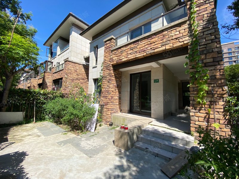 浦江坤庭联排别墅,送双车位,同小区找不到比这更便宜的了,懂来