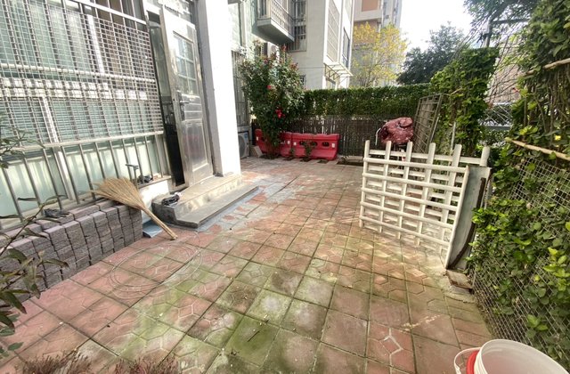 新新新小区带院子万达边首付6萬可办理私人园 莲湖花语三室随看