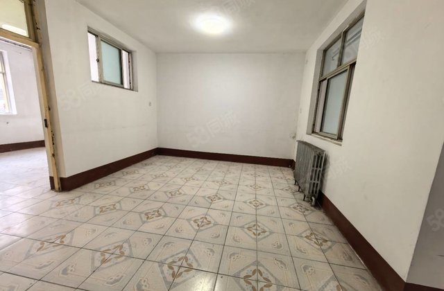 老文轩 第二实验   一墙之隔  2楼 送储藏室 满5