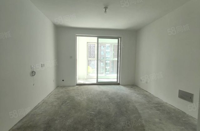 房东在外地，急售！电梯小高层（11），低公摊舒适度高送储！