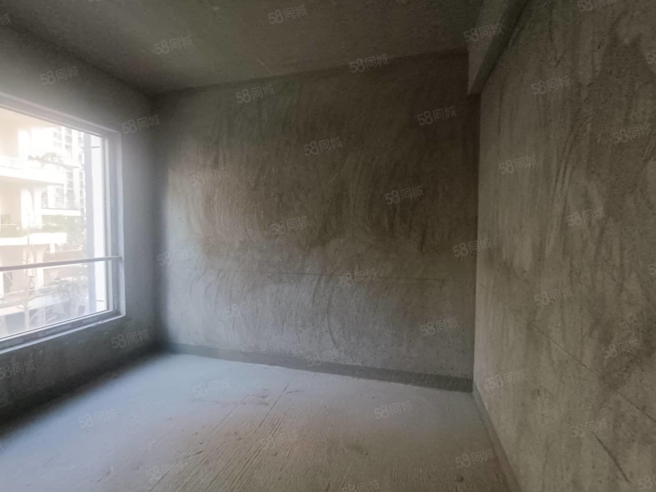 国瑞麓林府4室2厅3卫143㎡南北135万