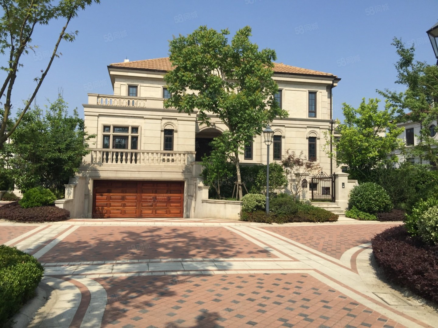 久事西郊名墅5室3厅5卫230㎡南1000万