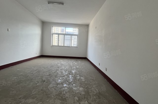 市中心医院！东边户！带车库！房东包大税！156平！急售！