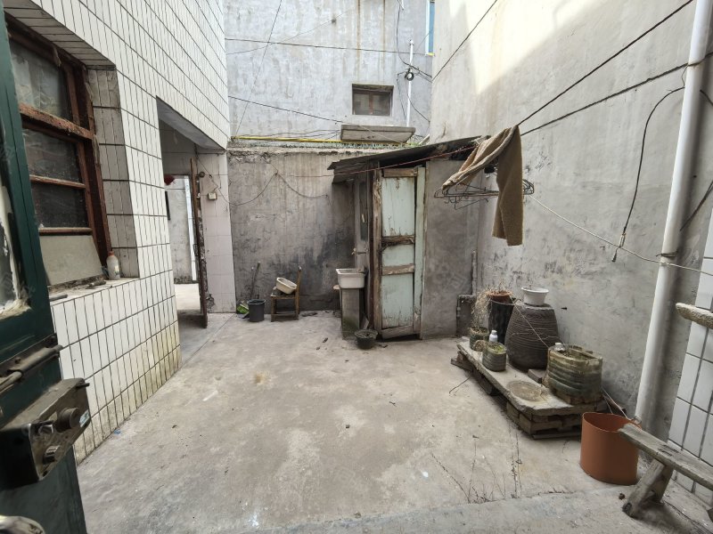 建设路158号小区4室3厅1卫190㎡南北26.8万