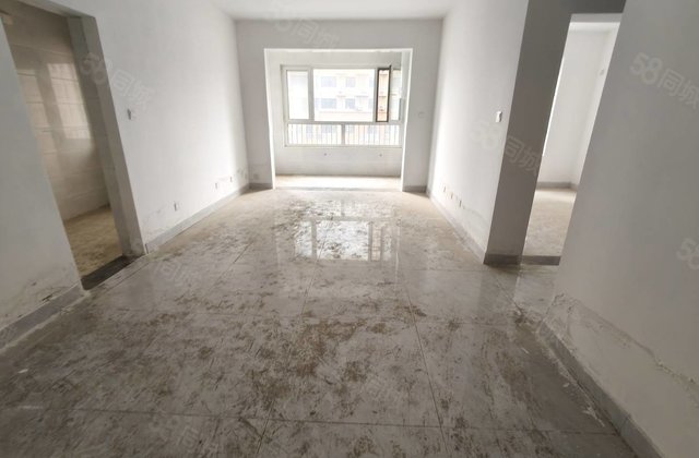 湖边新房未住，水城嘉苑金柱绿城，电梯小户型，带车位急售50多